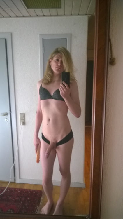 Selfie de jovencita rubia transexual amateur